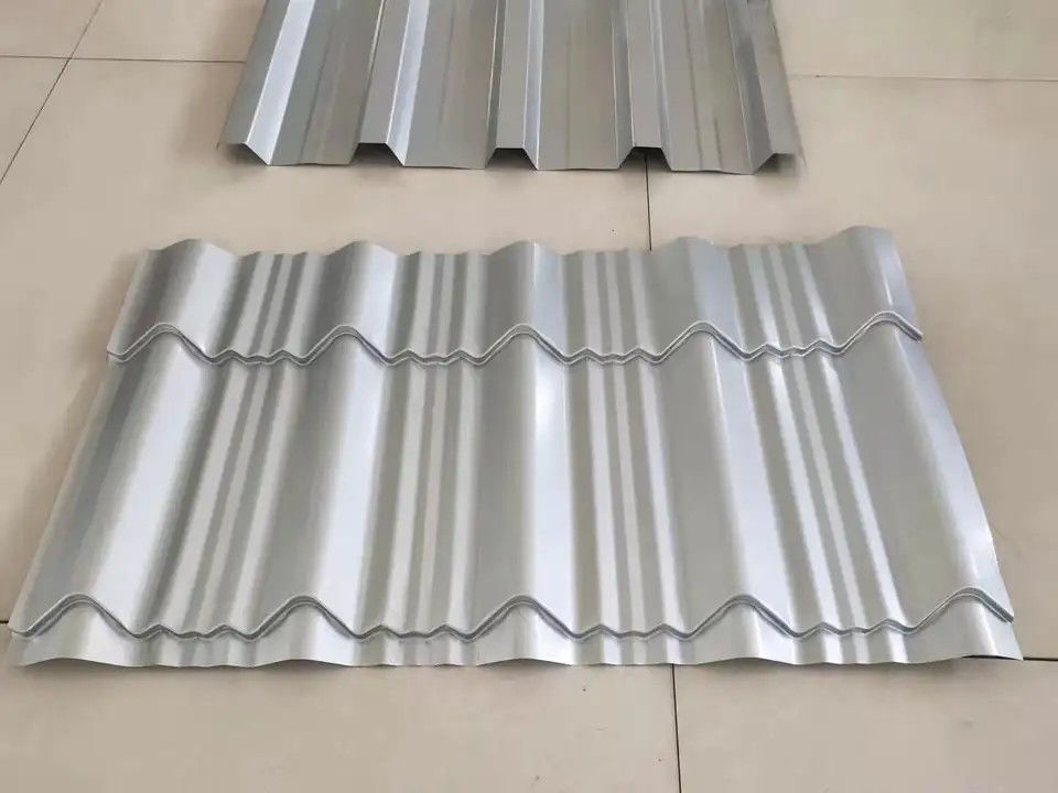 2025 تصميم جديد على شكل شبه منحرف ومزجج آلة تشكيل لفائف البلاط لتسقيف الألواح ذات الطبقة المزدوجة