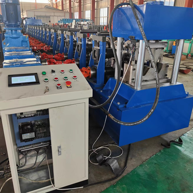محرك تشكيل حواجز الطرق السريعة المصفوف بالكروم HRC58-62 11kw 5.5kw PLC Control