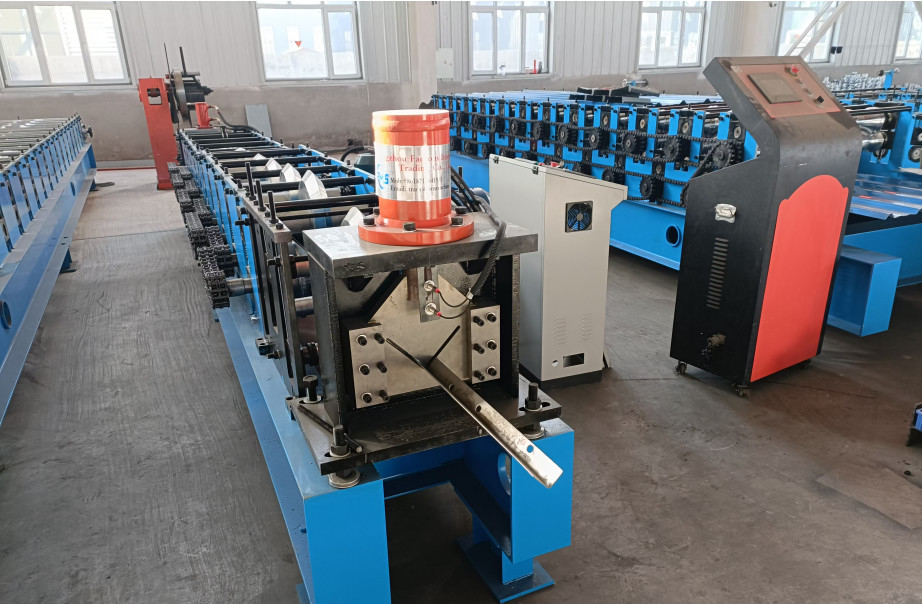 قناة الجدار الجاف C U صفيحة معدنية من الفولاذ الخفيف ملفات تعريف الكيل المعدنية Stud / Track Roll Forming Machine مع ملفات تعريف CD UD CW UW