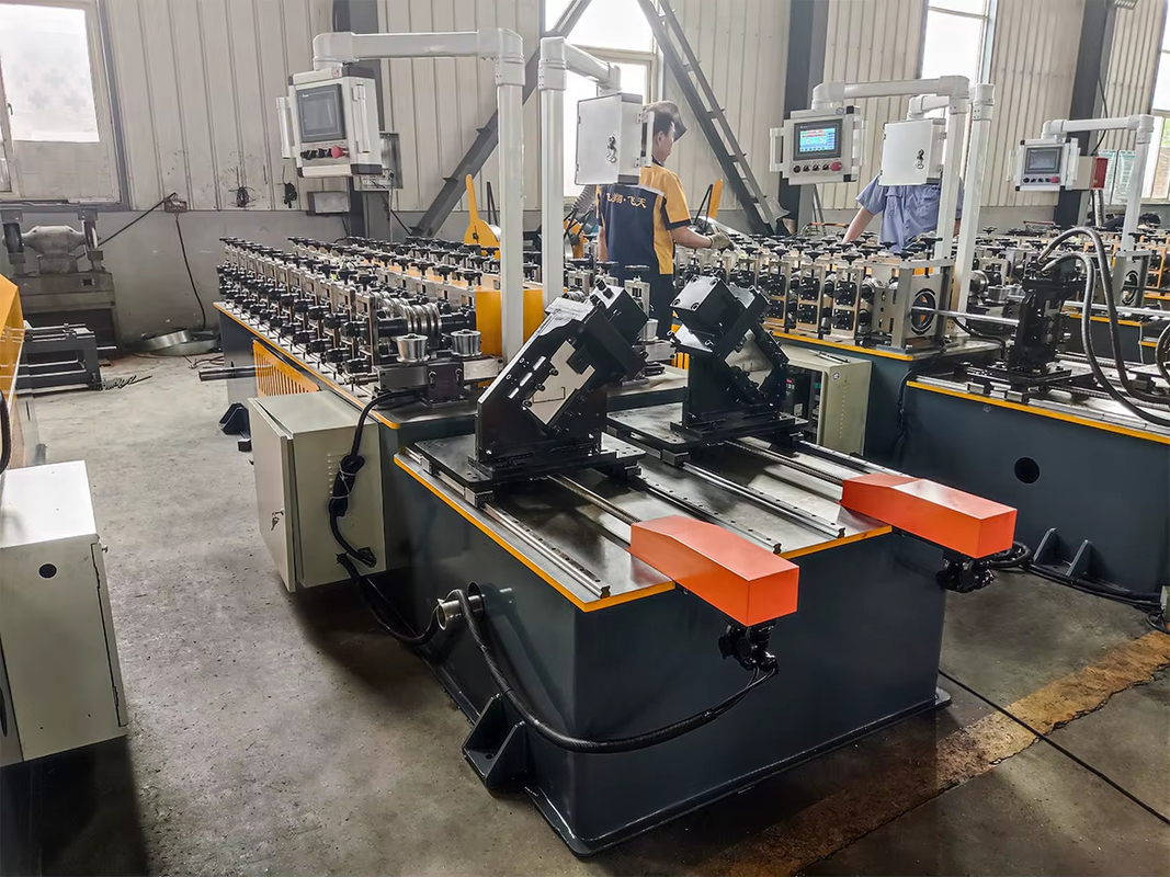 نوع CU قابل للتعديل و Truss Light Gage Steel Keel Roll Forming Machine لمواد البناء