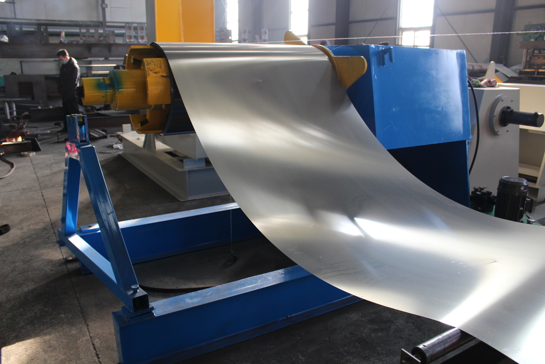 1200mm عرض 3-6mm بطاقة الفولاذ لفائف خط إنتاج عالية السرعة قطع آلة مع الهيدروليك Uncoiler و Recoiler