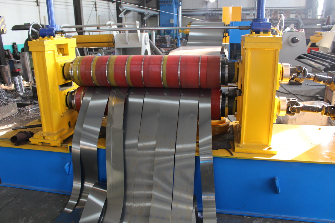 1200mm عرض 3-6mm بطاقة الفولاذ لفائف خط إنتاج عالية السرعة قطع آلة مع الهيدروليك Uncoiler و Recoiler
