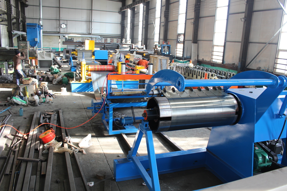 1200mm عرض 3-6mm بطاقة الفولاذ لفائف خط إنتاج عالية السرعة قطع آلة مع الهيدروليك Uncoiler و Recoiler